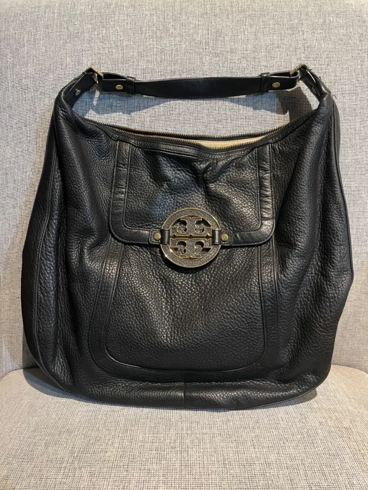 Usado por Isidora Florencia Apeleo Vergara, Cartera de cuero Tory Burch, talla L