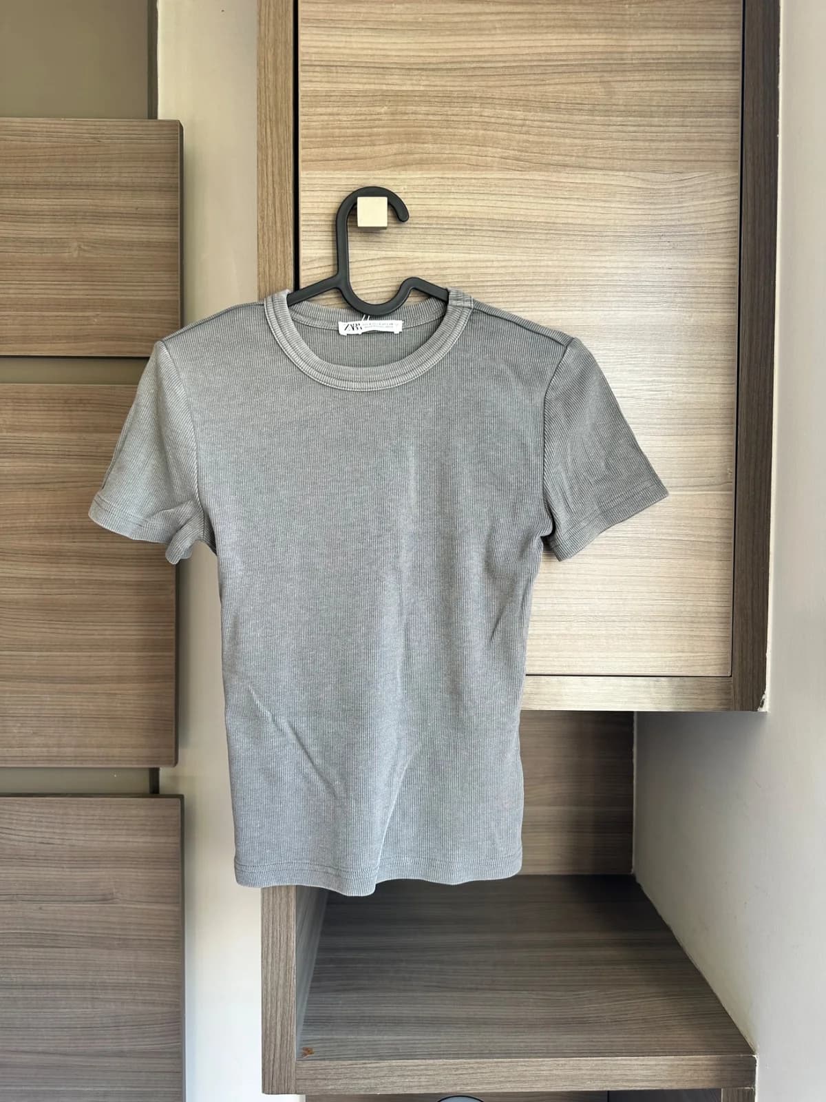 Polera básica gris