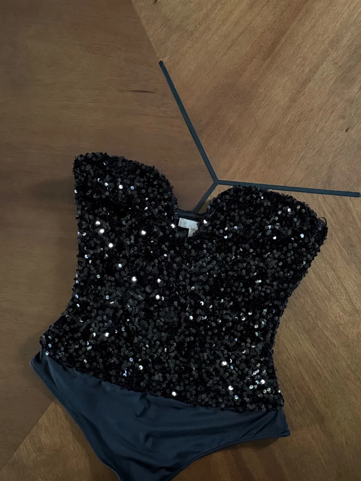Usado por Isidora Parra, Body Lentejuelas Strapless, talla S