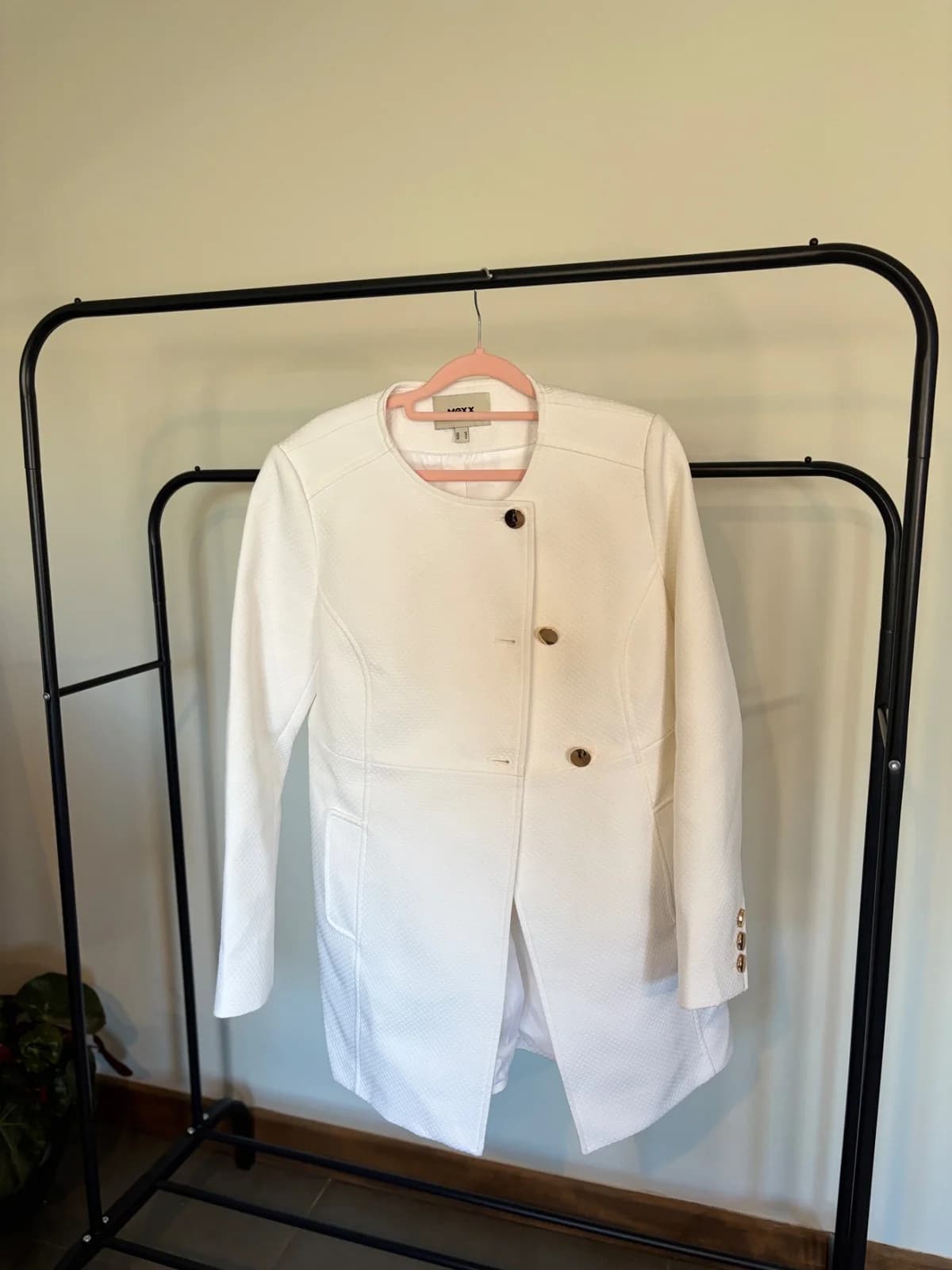 Usado por muchapercha.cl, Abrigo blanco botones dorados , talla M