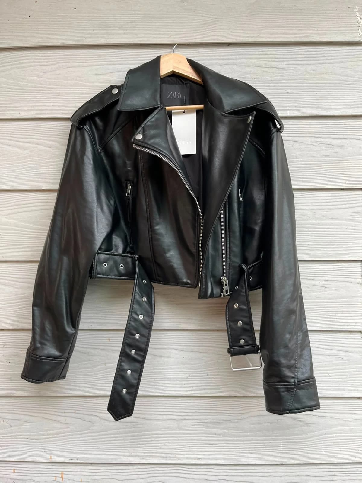Usado por Rosario Jorquera, Biker crop efecto piel Zara, talla M
