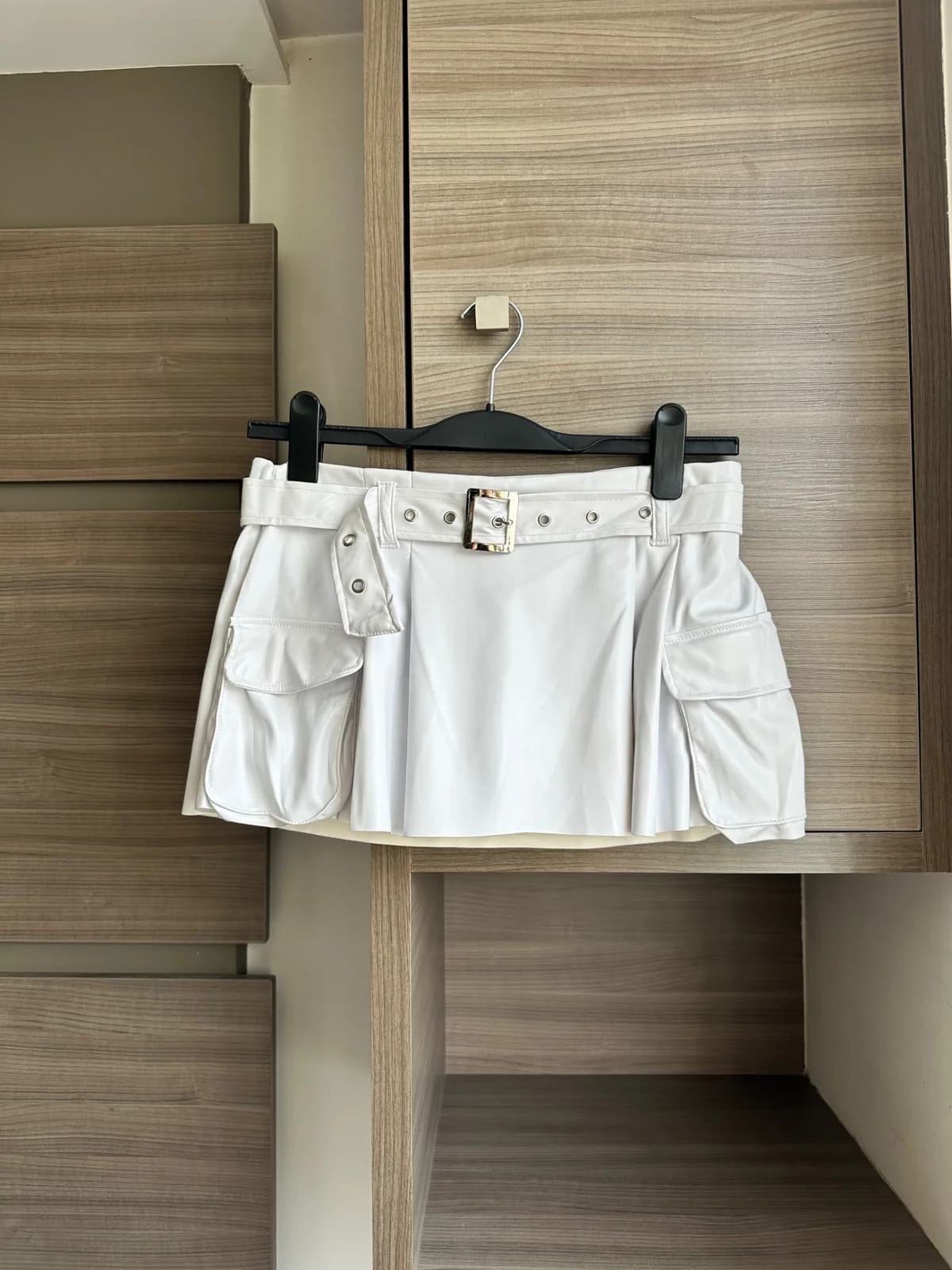 Usado por Arantza Bedoya, Pollera Short Emi Mernes Blanco, talla 2