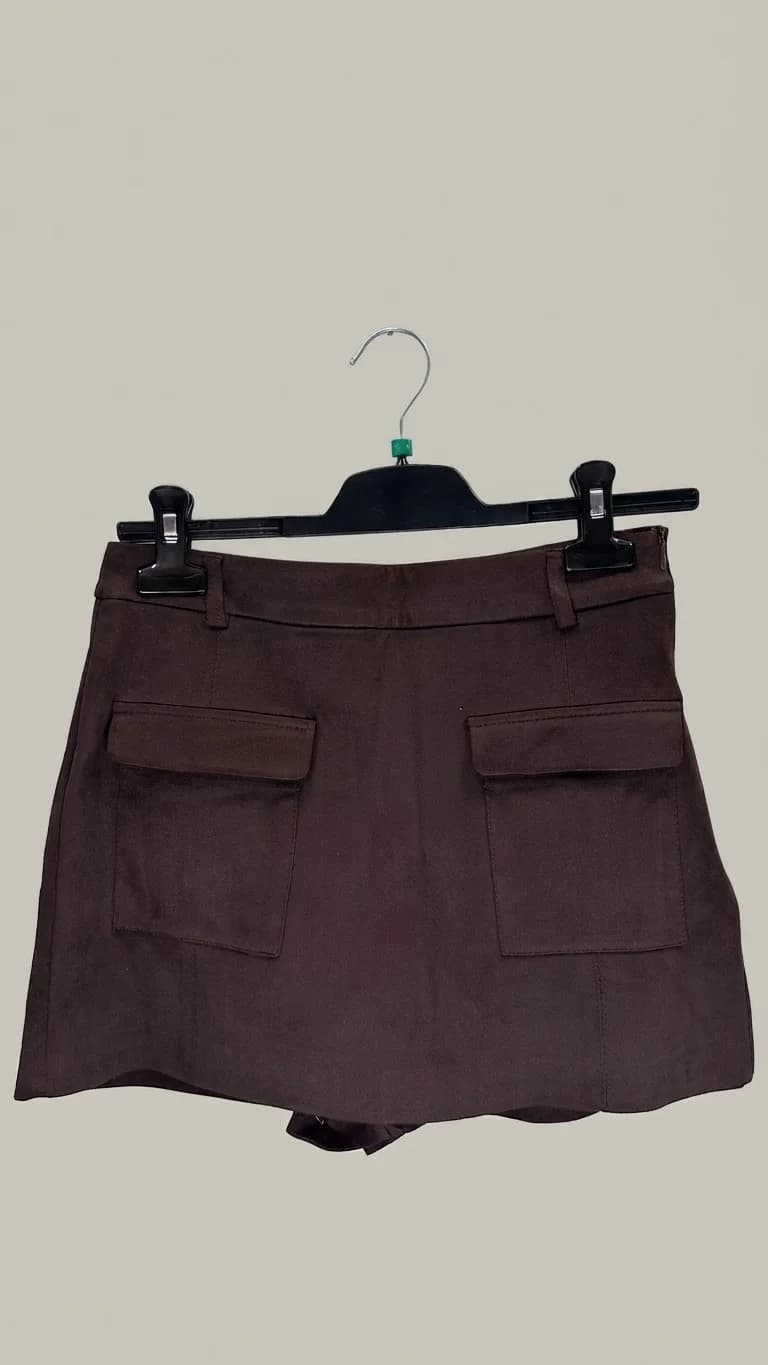 Usado por Javiera Bravo, Falda short gamuza Zara, talla S