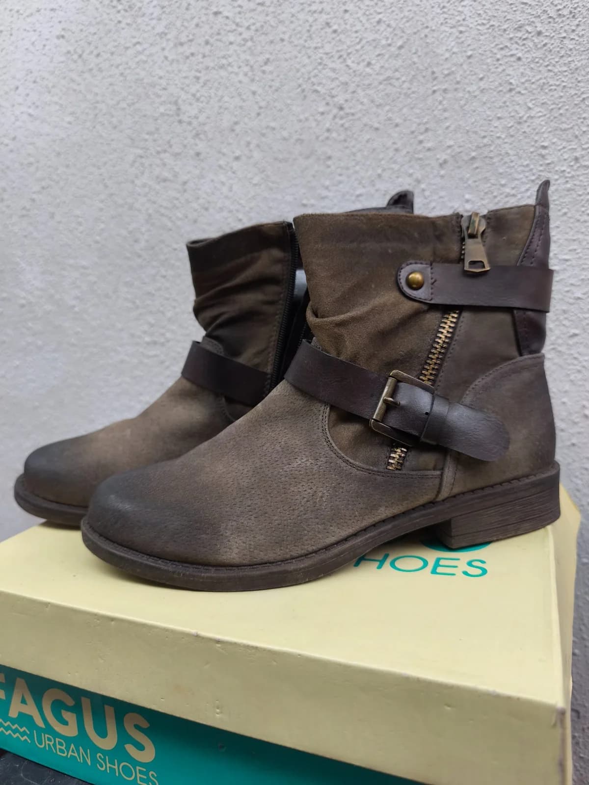 Usado por Catherine Silva, Botin cuero brown mujer, talla 39