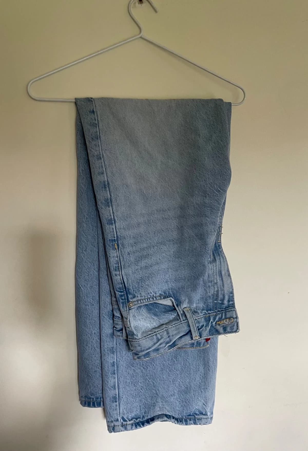 Usado por Cata Pilleux , Jeans celeste tiro medio , talla 36