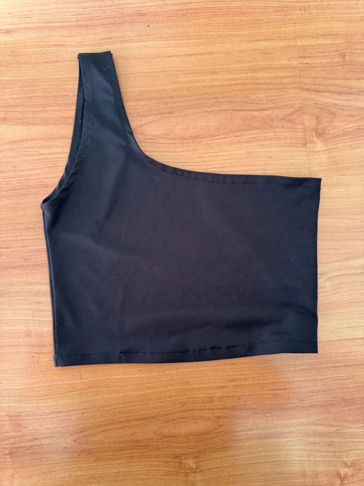 Polera negra — foto 1