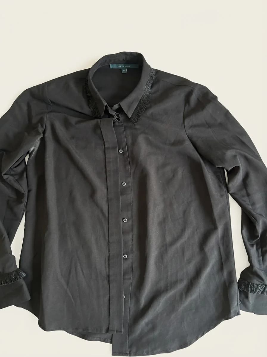 Blusa negra — foto 1