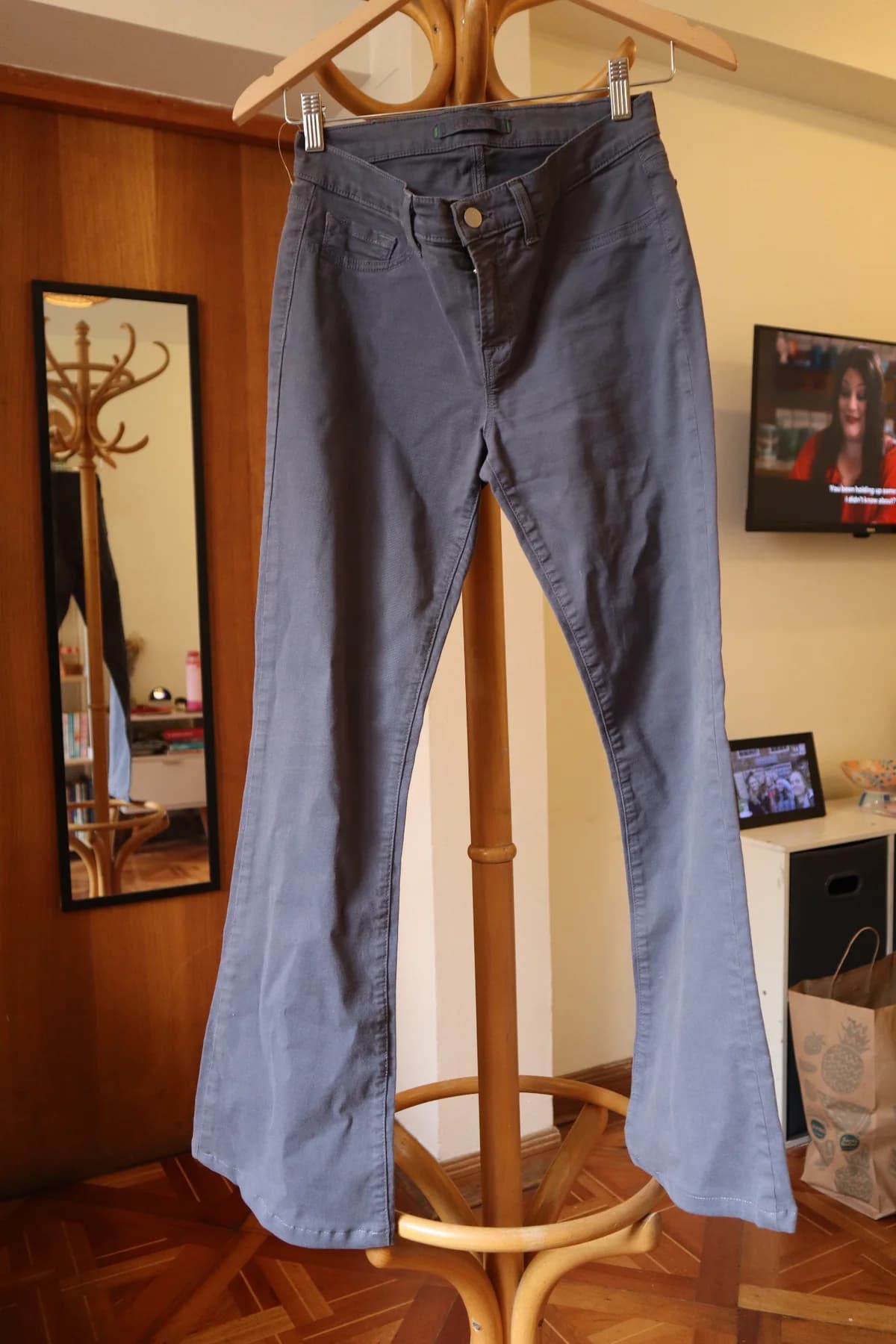 Pantalón flare gris — foto 1