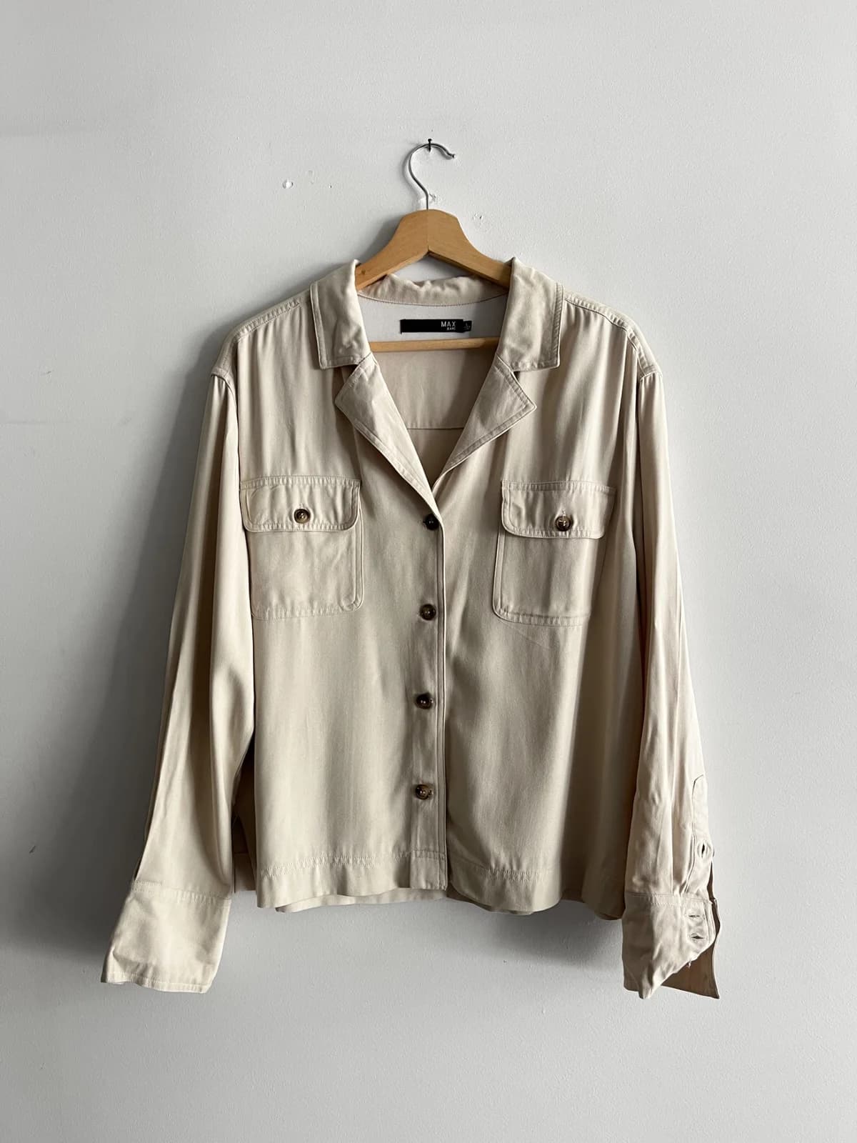 Sobre Camisa Beige