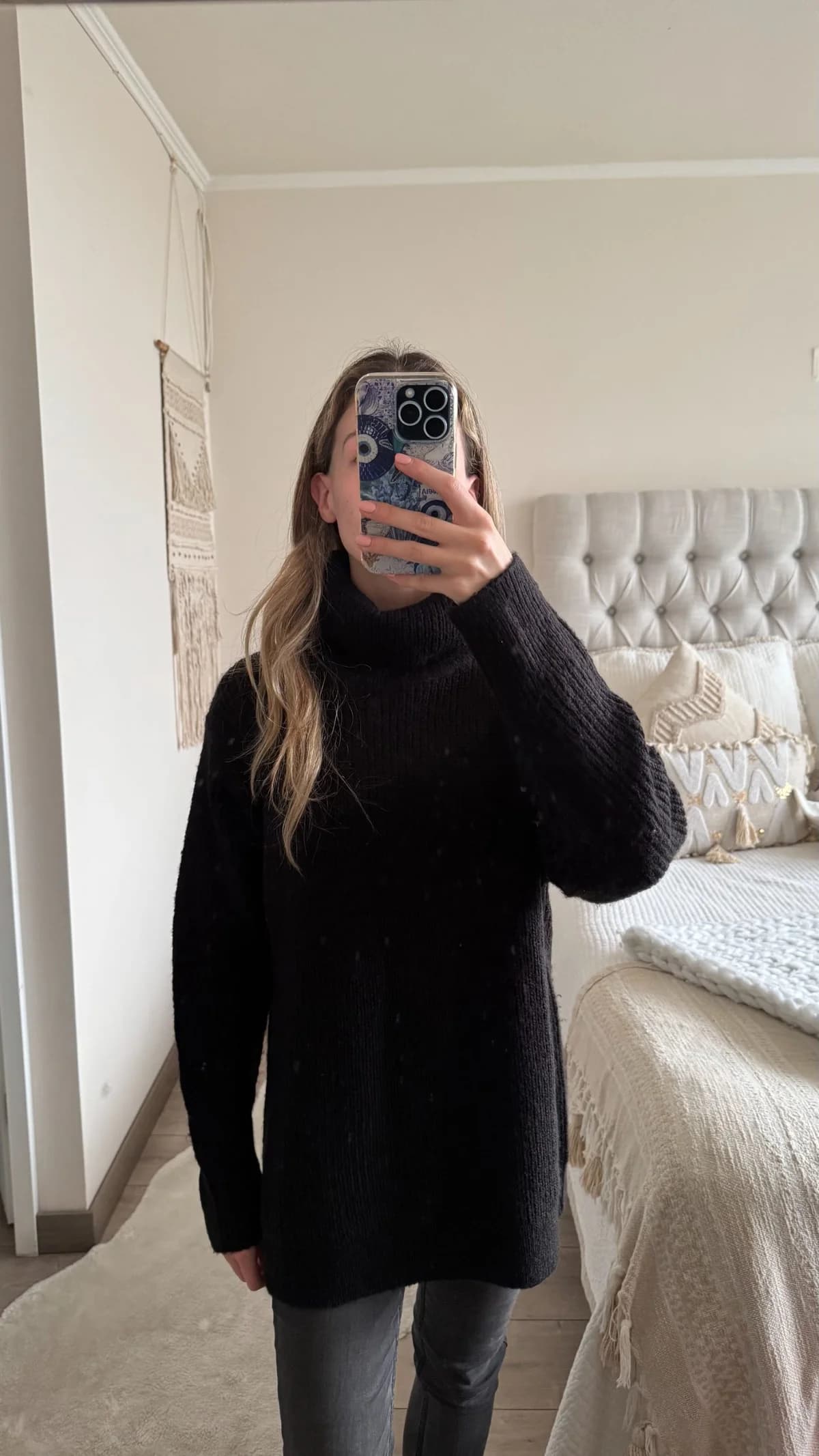Sweater negro con cuello