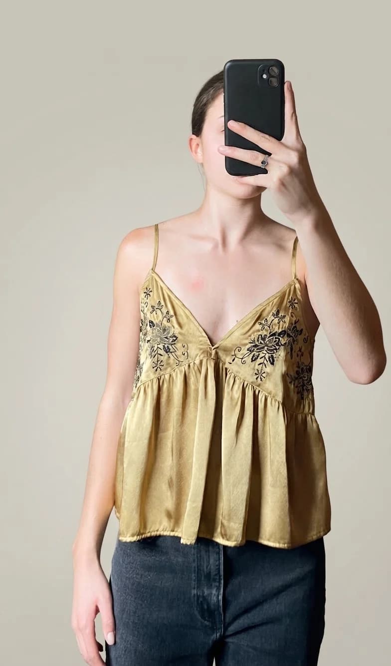 Usado por magdalena paredes , Blusa bordados, talla Xs