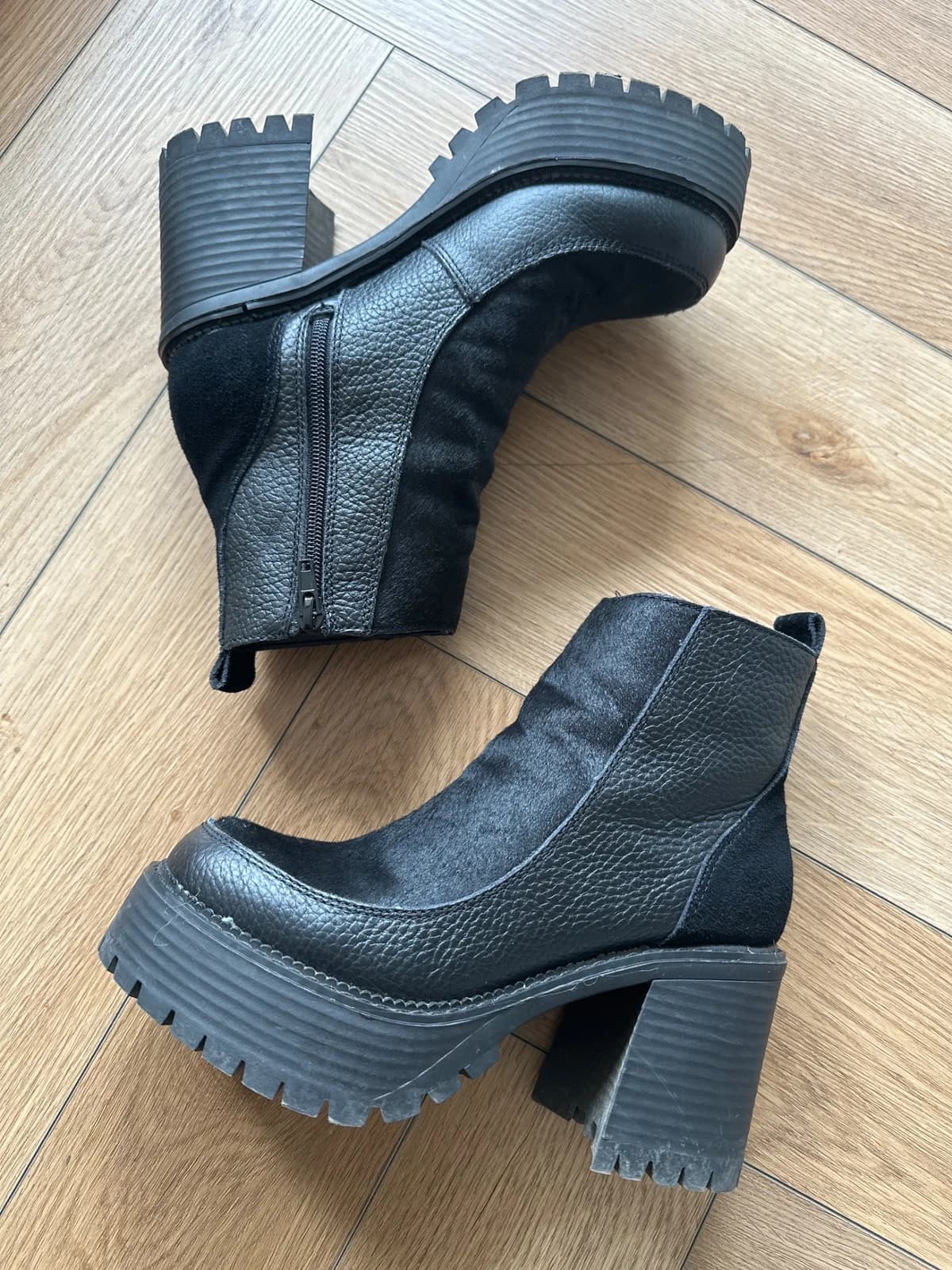 Usado por Constanza Moscoso, Botines cuero Foster, talla 36