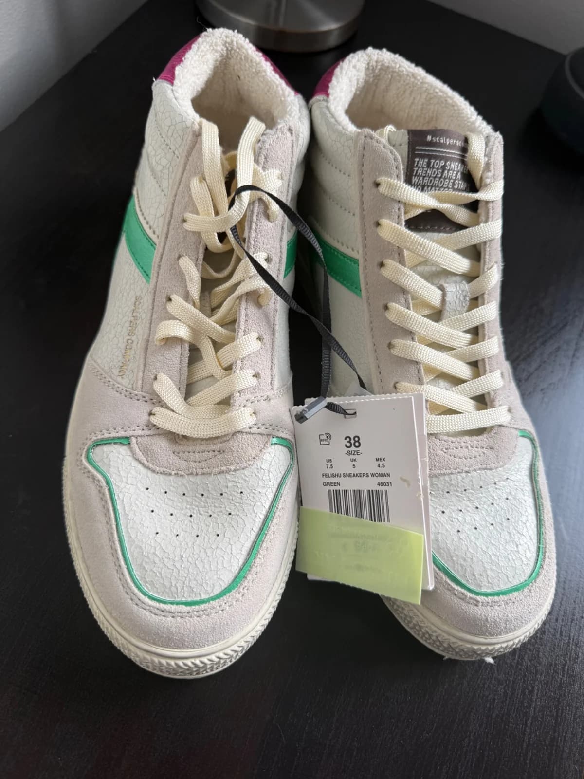 Usado por Macarena Serrano , Zapatillas Scalpers , talla 38