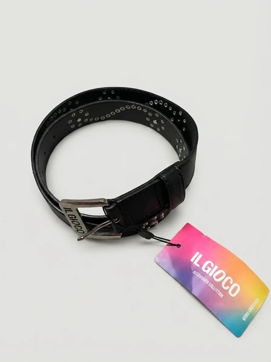 Usado por amanda l, Cinturón Con Tachas, talla L