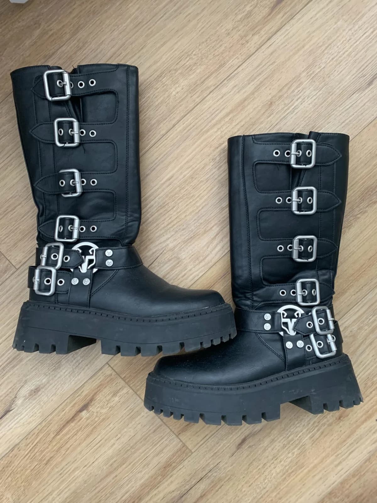 Botas Altas — foto 1