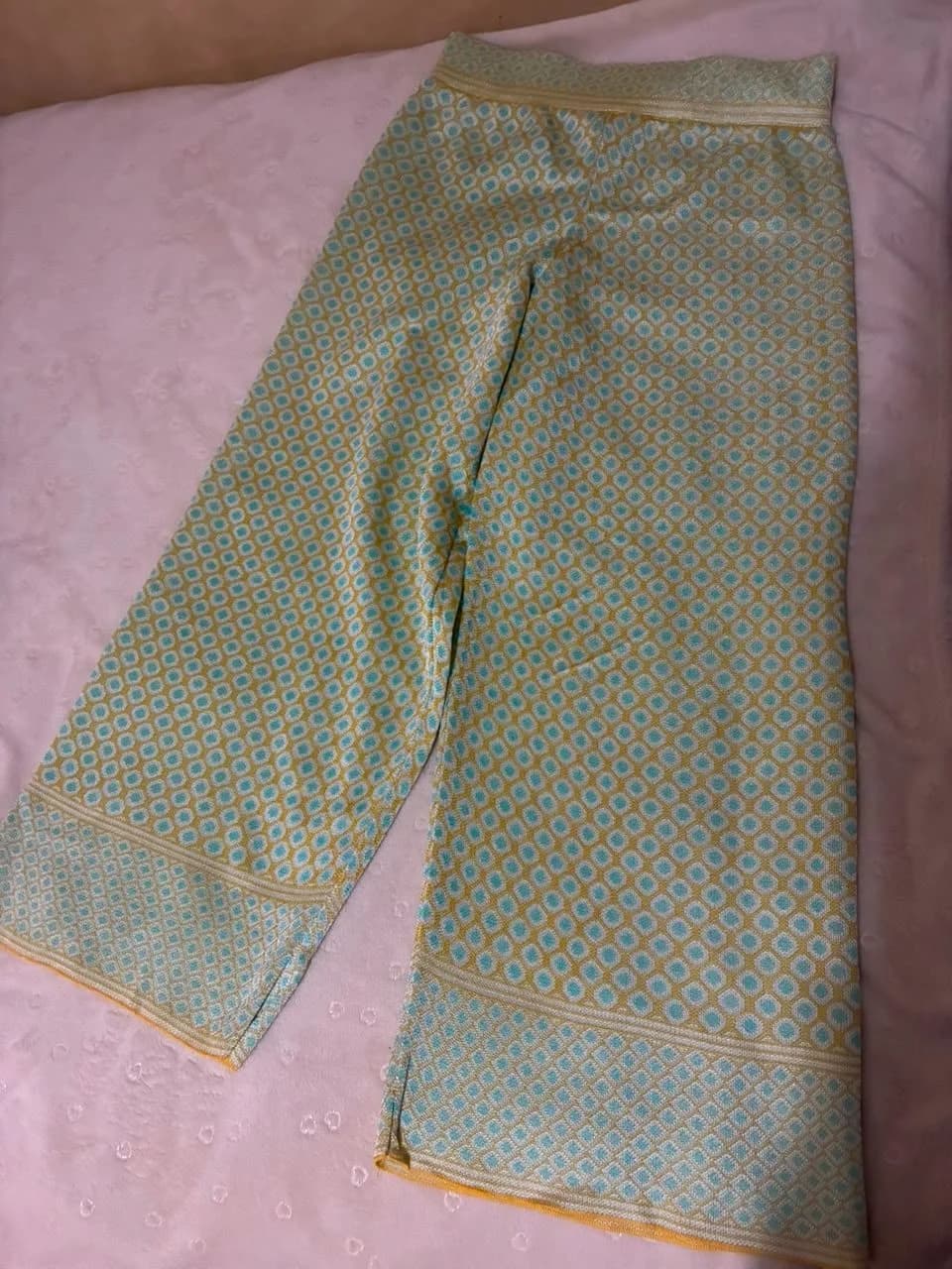 Usado por Emilia Victoria Chaves Bite, Pantalón pata de elefante , talla S