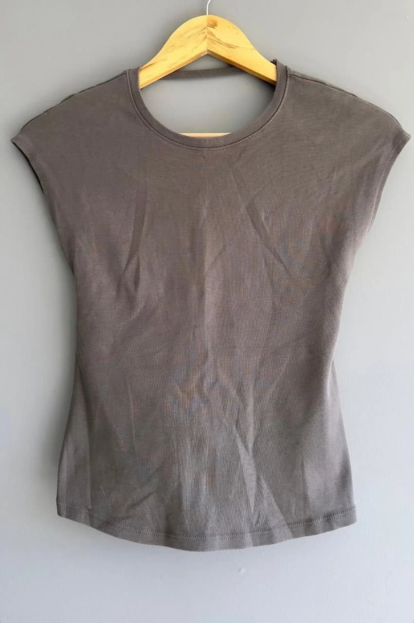 Usado por Claudia Vejar, polera zara sin espalda , talla M-L