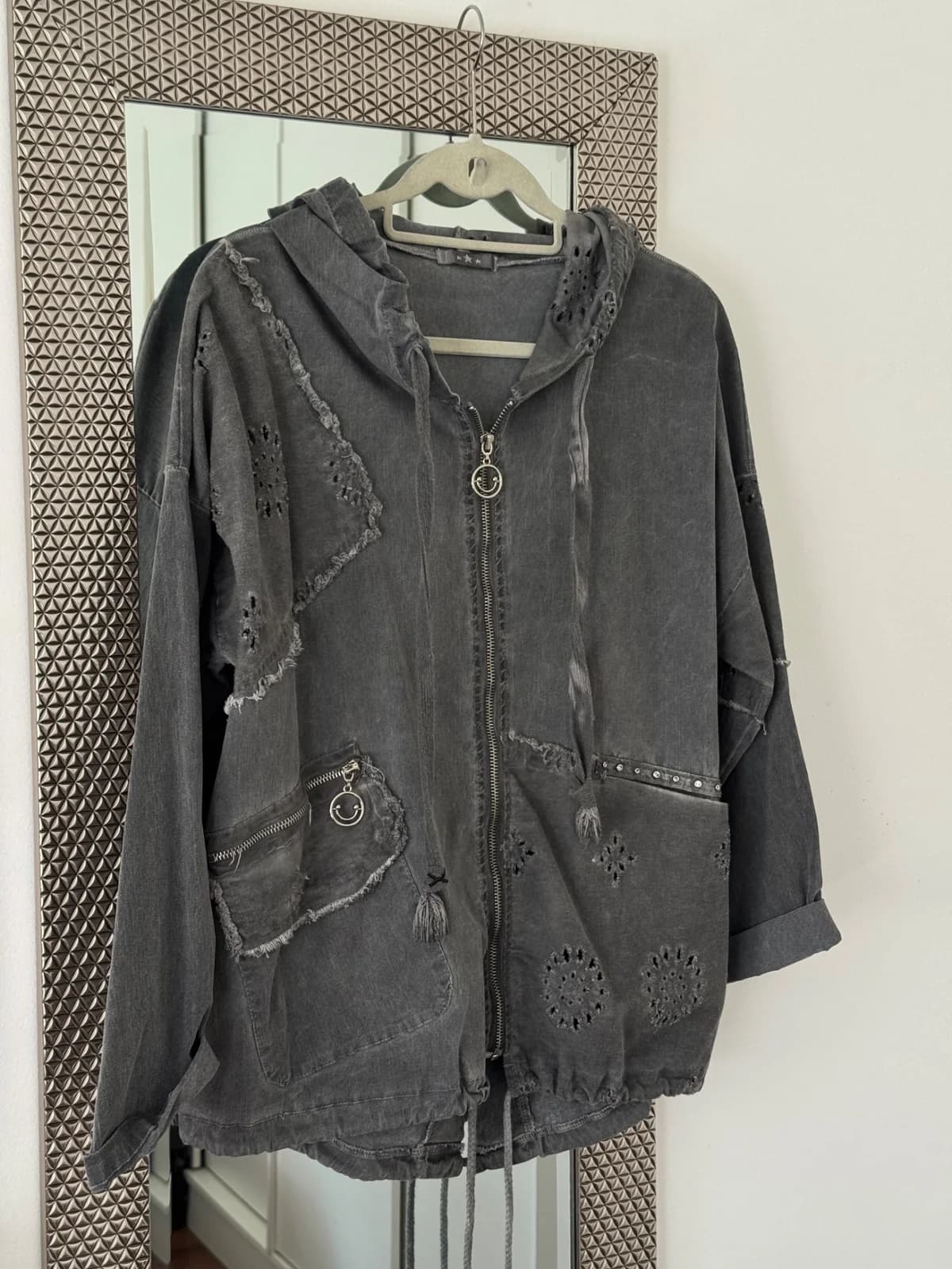 Usado por Scarleth Valentina Ruiz Soto, Sobrecamisa gris, talla L aprox
