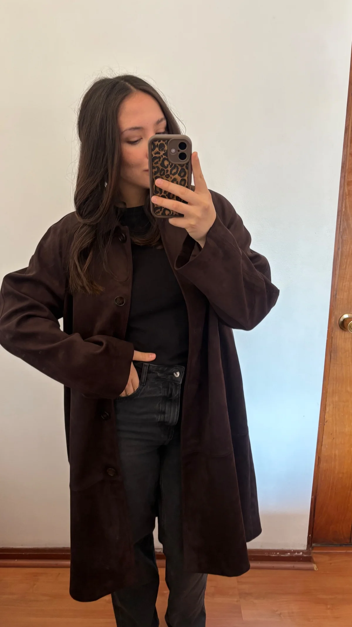 Usado por Carla Herrera, Abrigo tipo gamuza café H&M , talla M