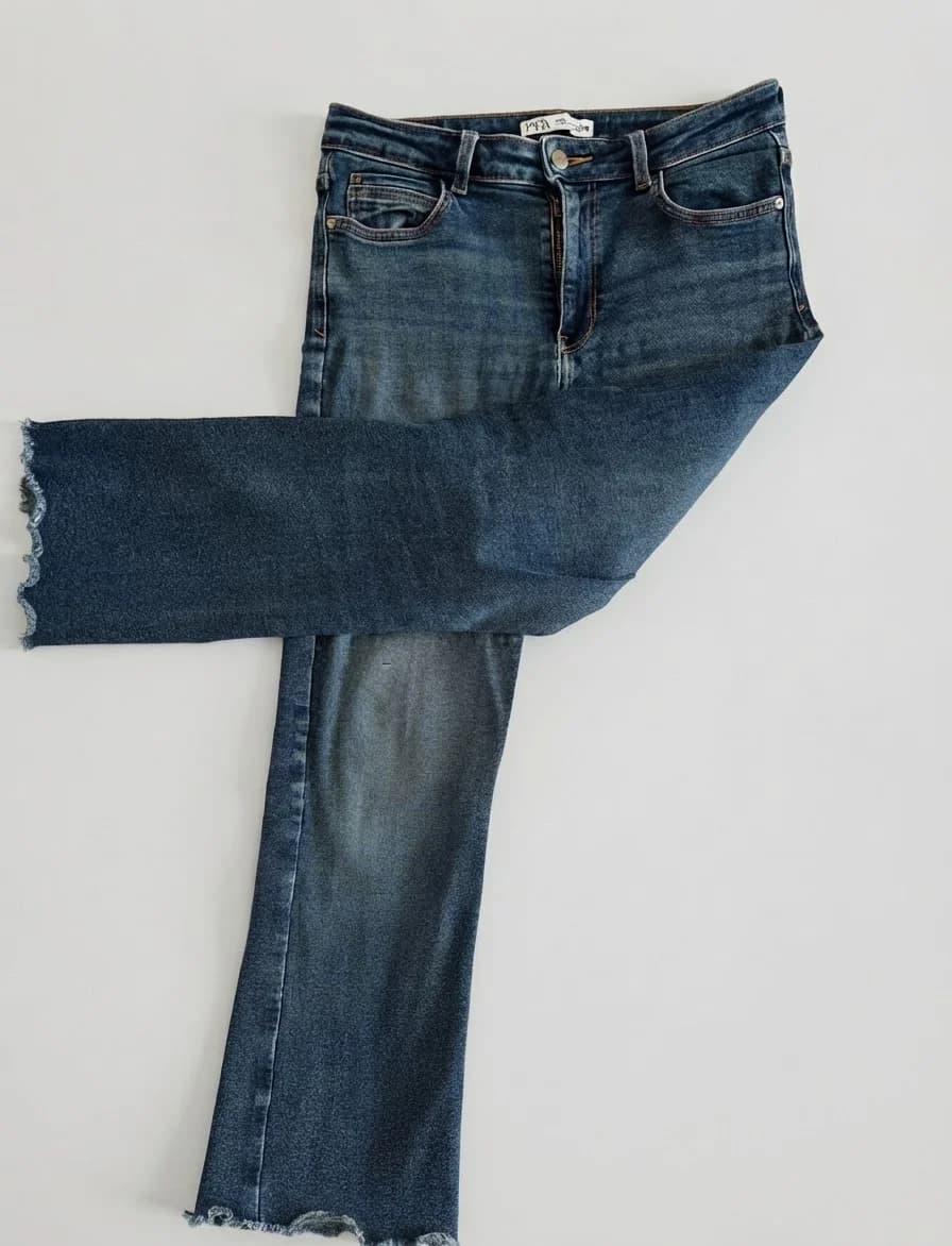 Usado por Florencia Reveco De Luigi, Jeans Cropped Flare Zara , talla 38