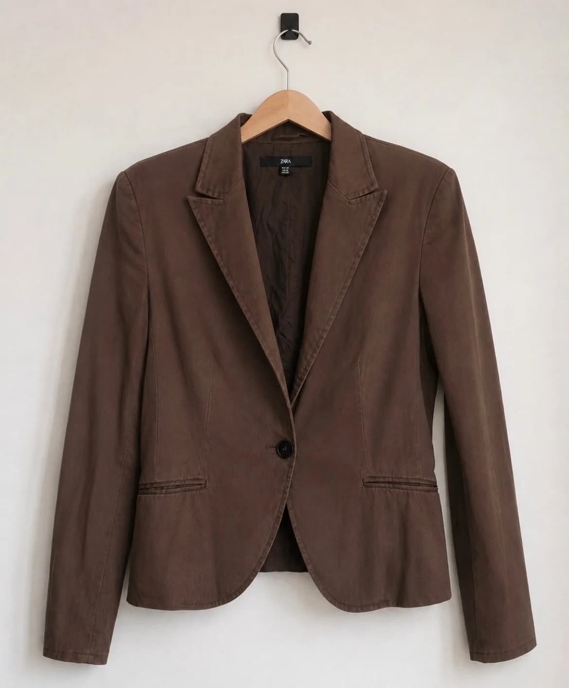 Usado por Fernanda Fortunati , Blazer Zara Cafe , talla S