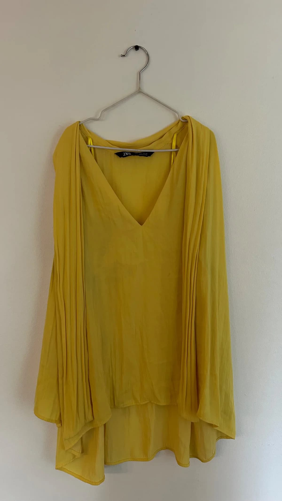 Usado por Colomba, Blusa amarilla zara, talla L