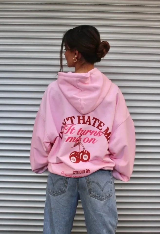 Usado por Ambar Ignacia , CHERRY HOODIE (L/XL) Venta de bodega S95