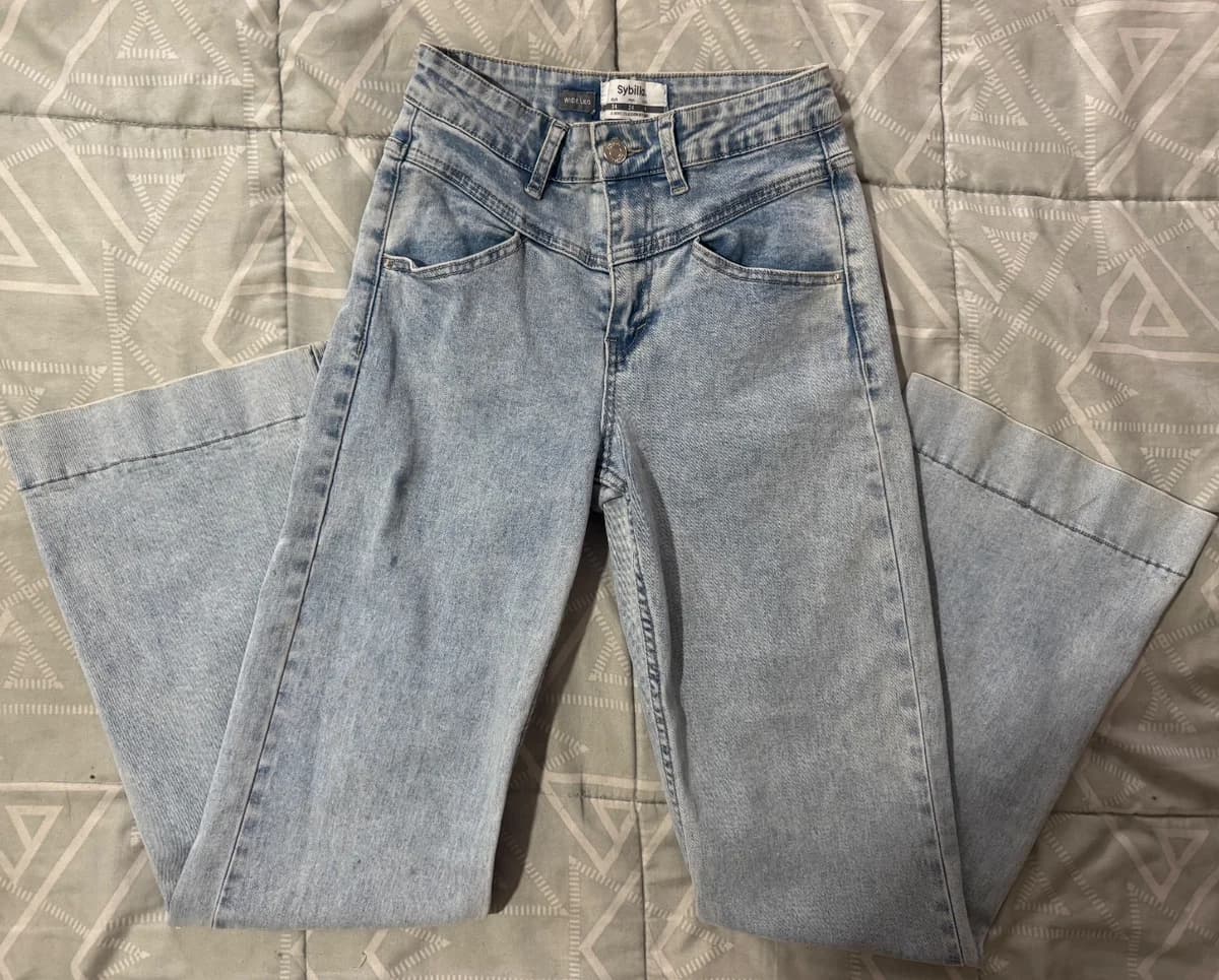 Usado por Karen Lissette, Jeans Sybilla 34 wide leg elasticados , talla 34