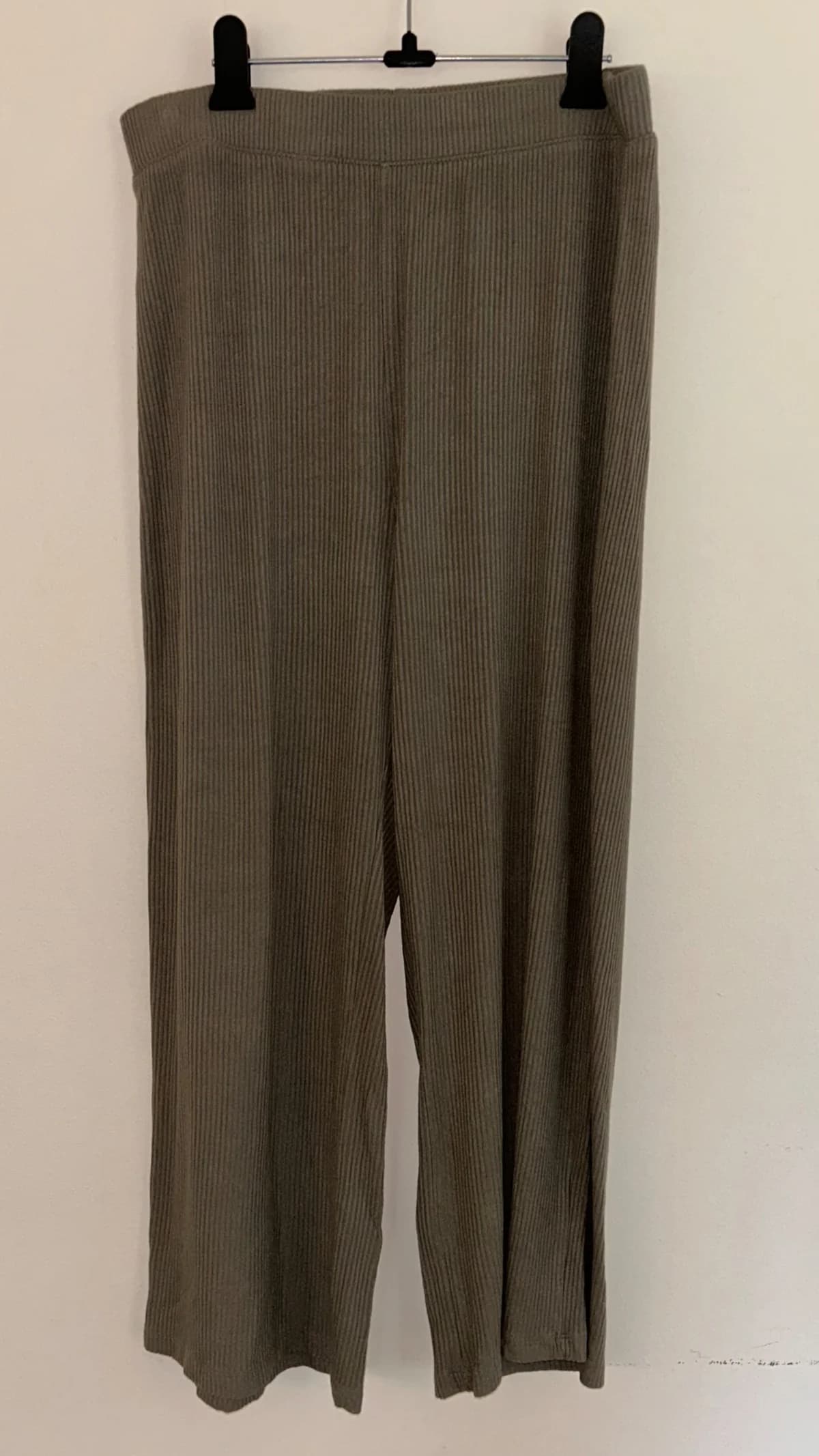 Usado por Colomba, Pantalón verde, talla M