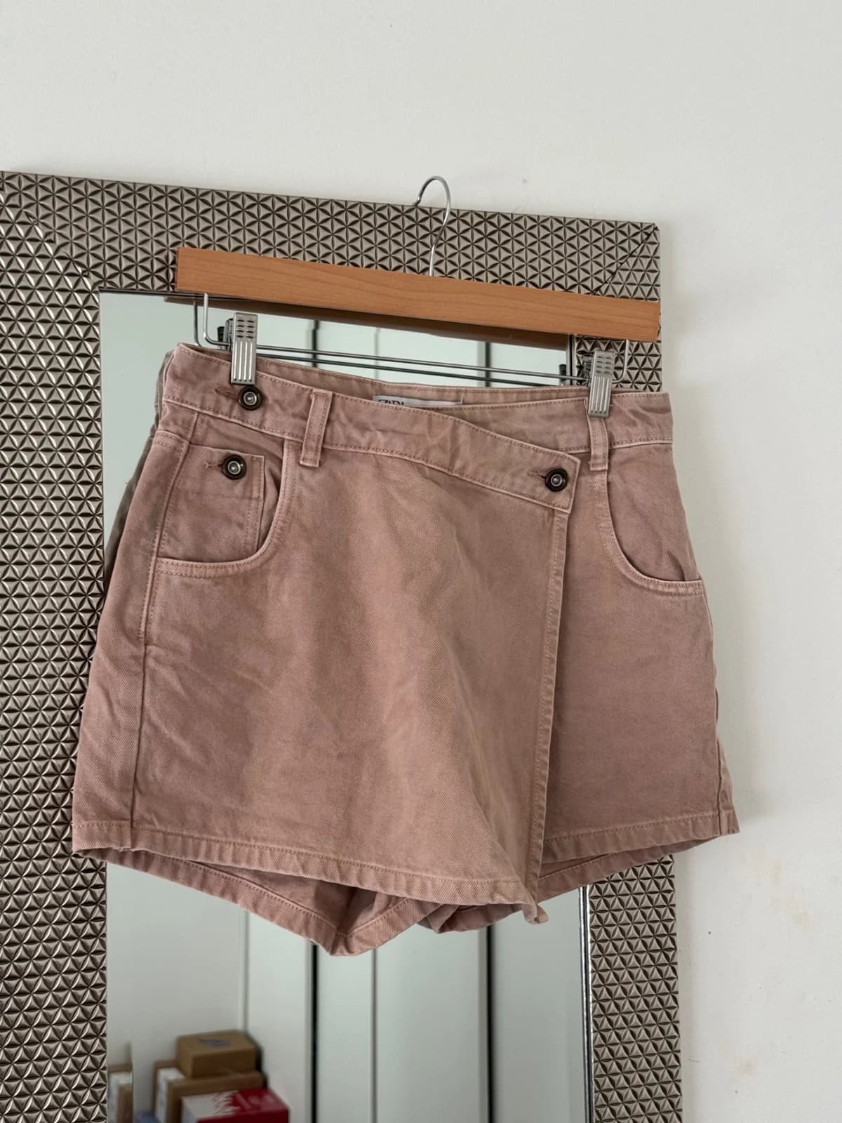 Usado por Scarleth Valentina Ruiz Soto, Falda short zara, talla M