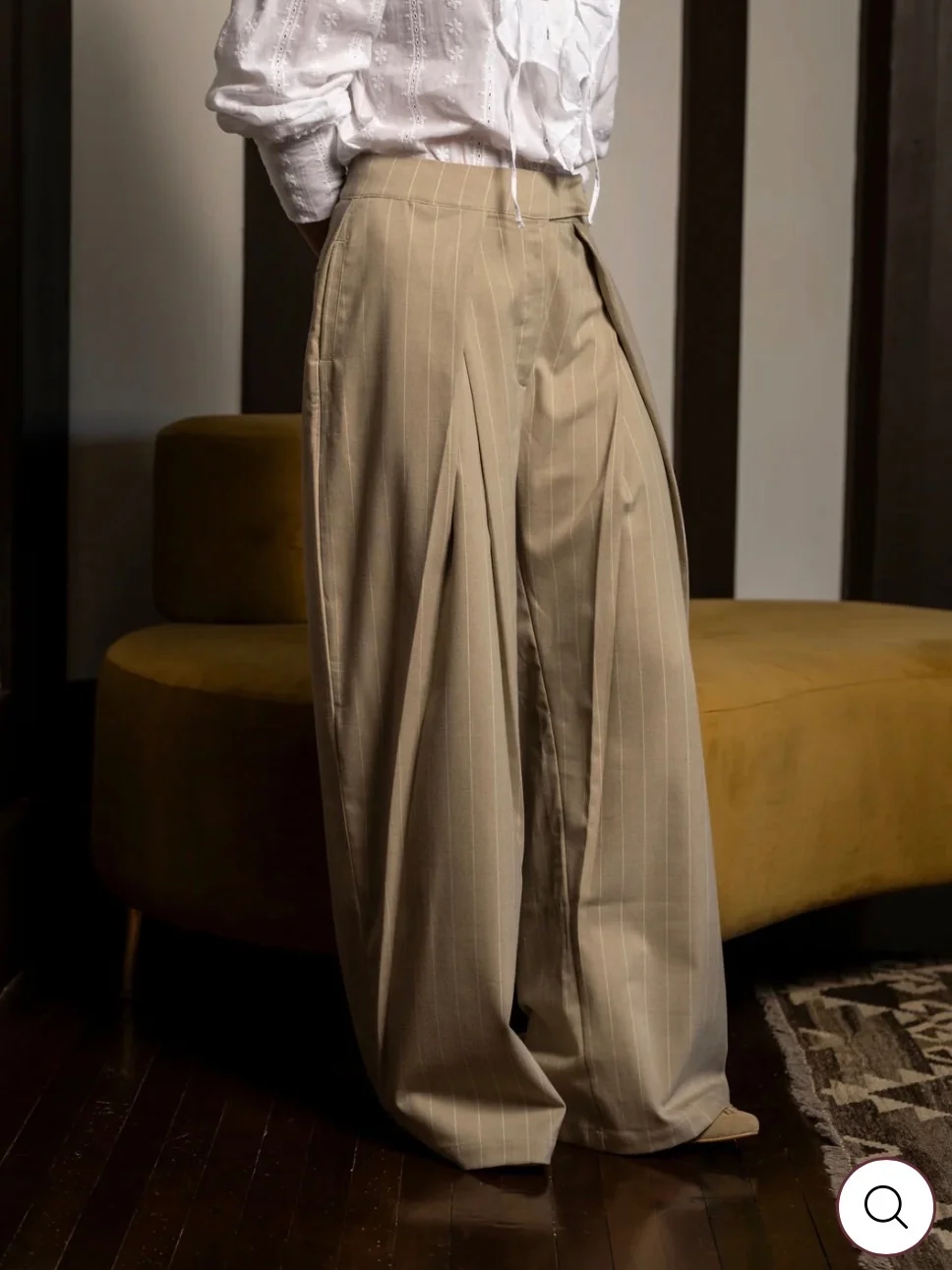 Usado por Rosario croce , Pantalon luau beige con lineas , talla S