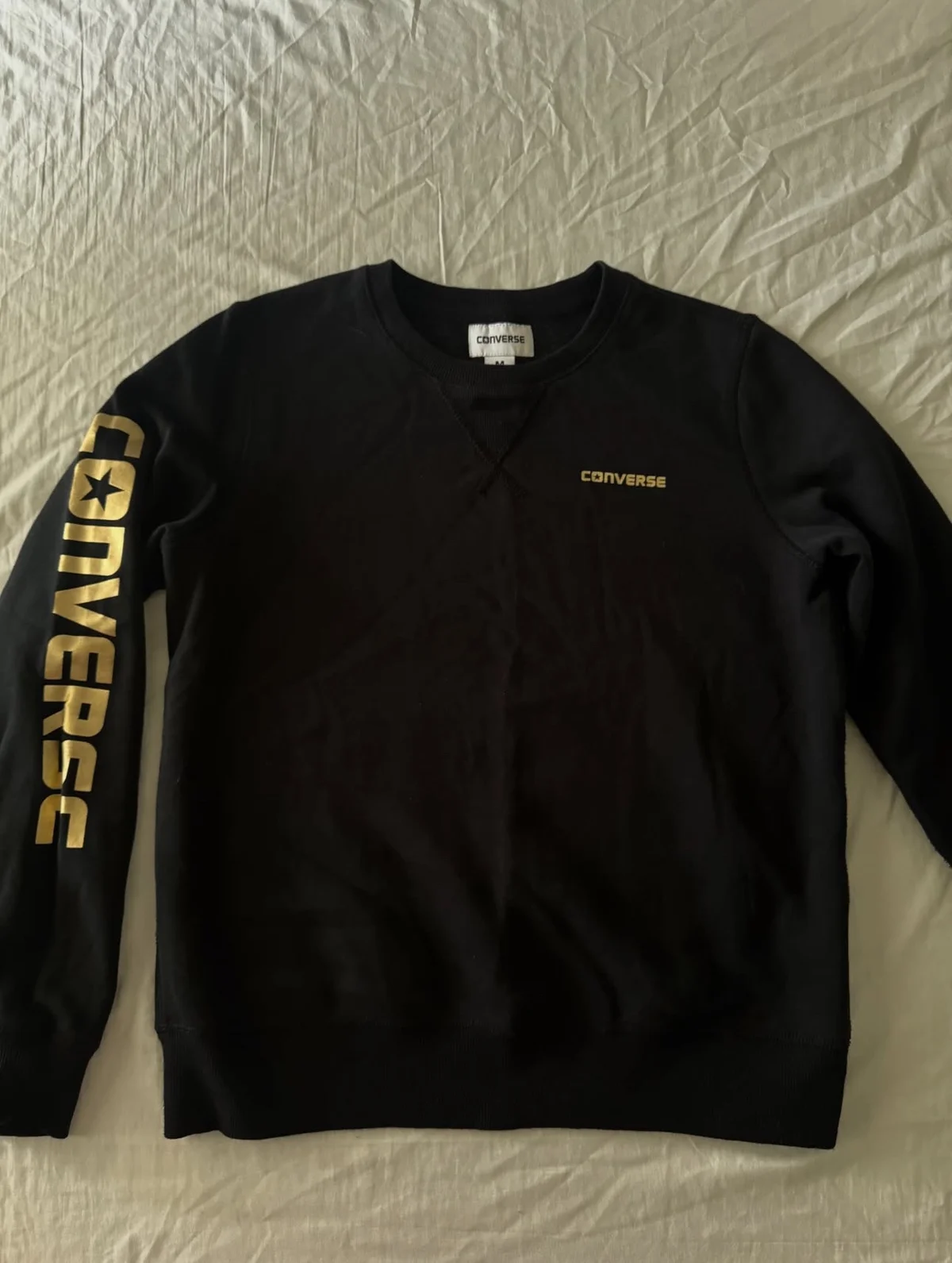 Usado por Ropero coniv, Poleron negro , talla M
