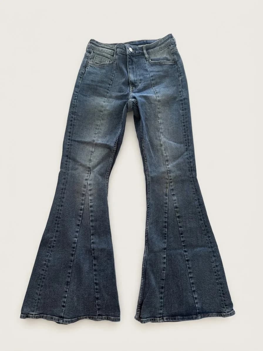 Usado por Victoria Flores, Jeans flare, talla 36
