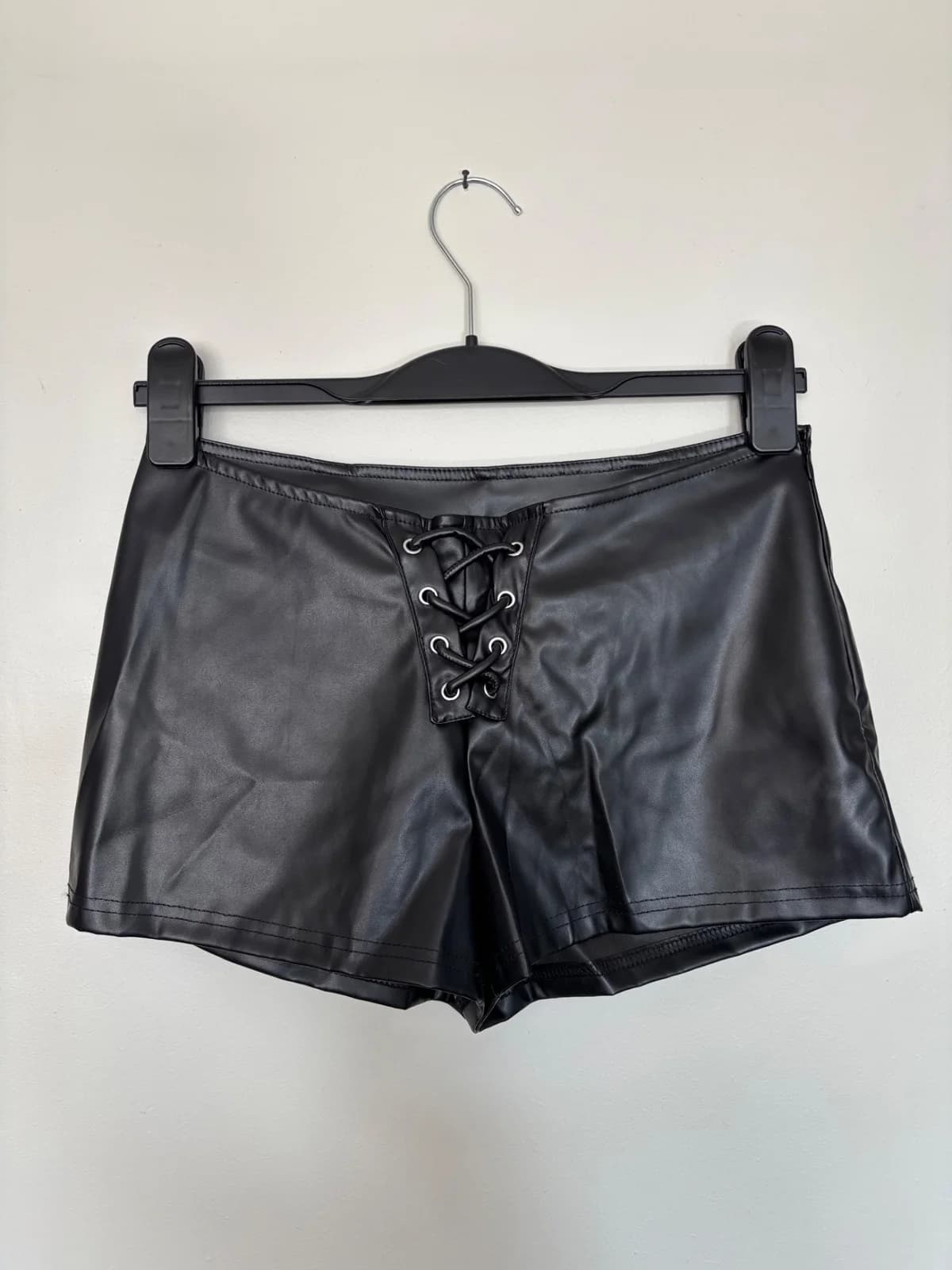 Short efecto cuero — foto 1