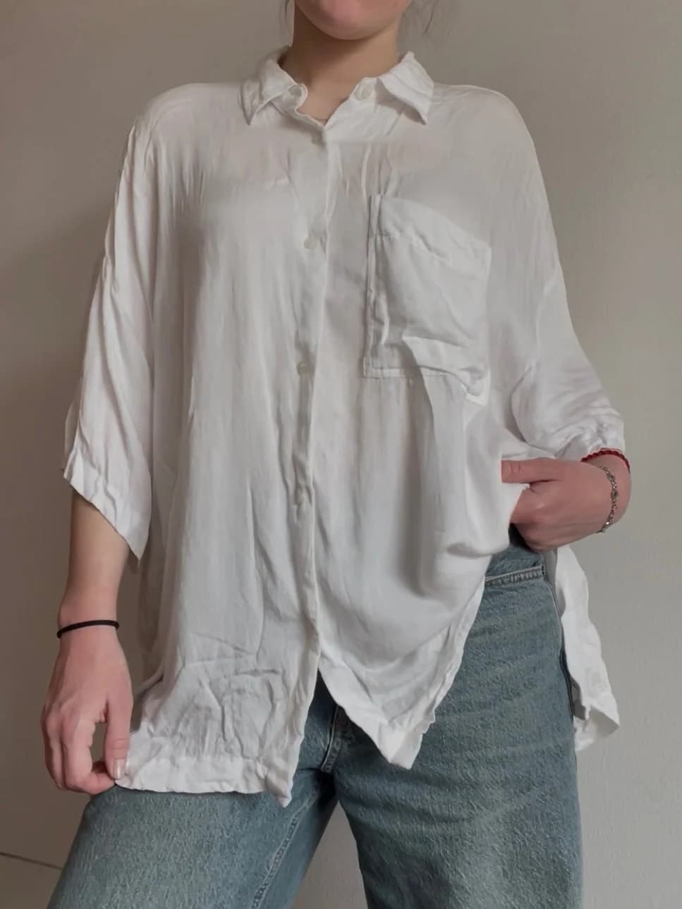 Usado por Pía Garrido, Camisa blanca manga corta, talla M
