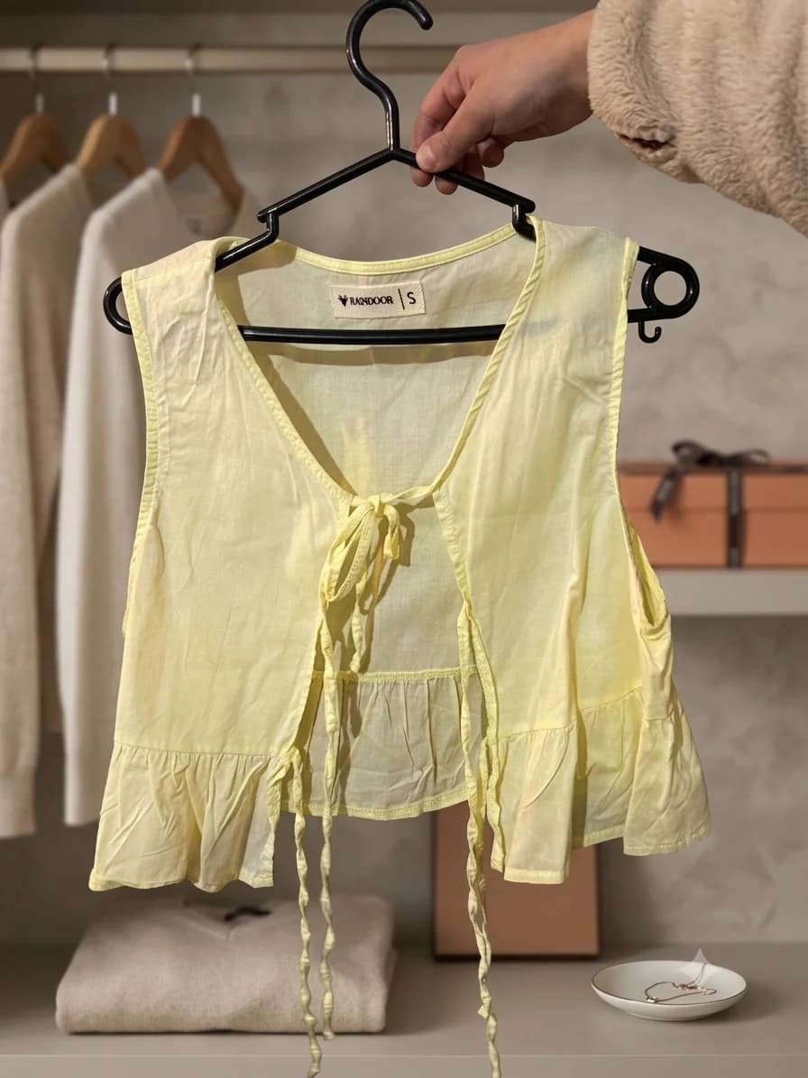 Usado por Sandra Elivet Muñoz Arriagada, Blusa cintas amarilla Raindoor, talla S