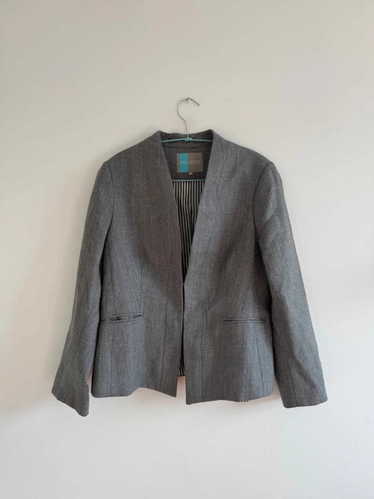 Usado por Camila acuña, Blazer gris, talla 44 (M)