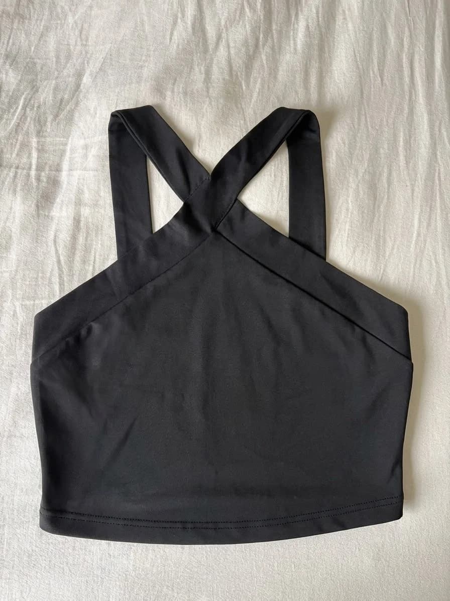 Usado por Dominga , Top Negro Cruzado, talla S