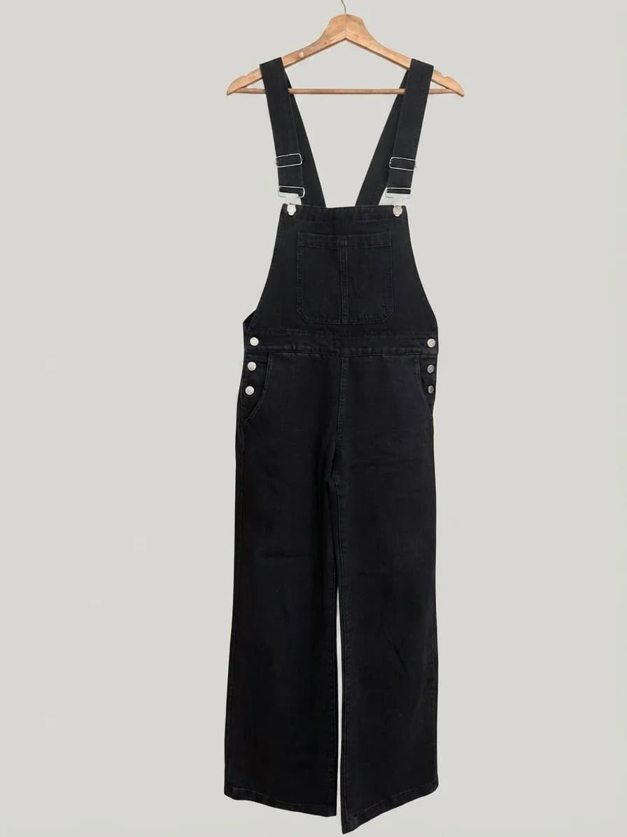 Usado por Geraldine torres pacheco, Jardinera negra, talla S