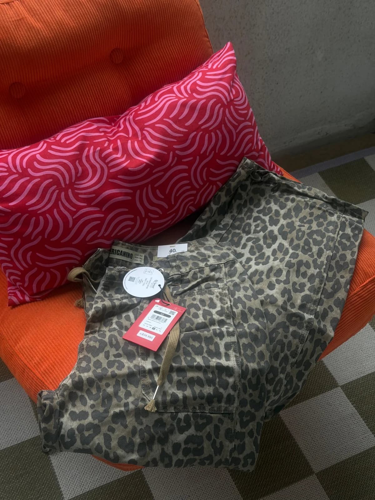 Usado por Danielle Debernardi, Jeans animal print baggy, talla 40