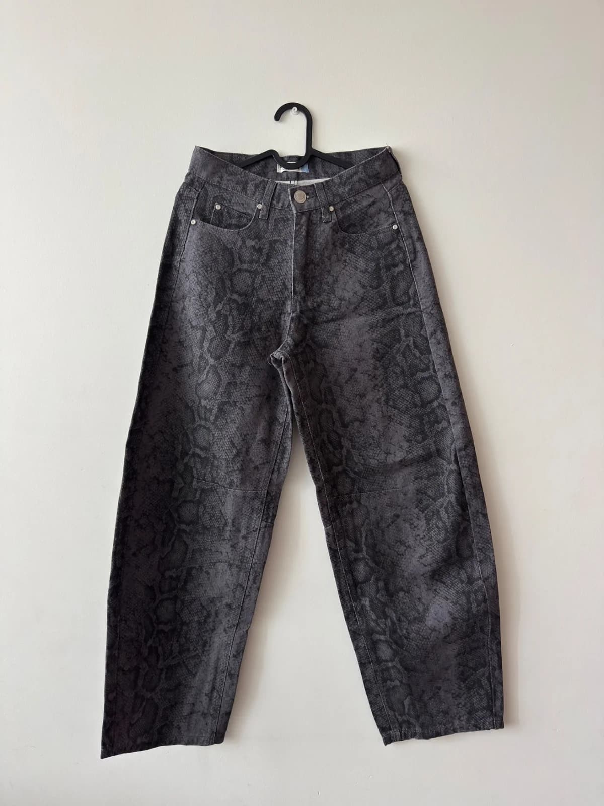 Usado por Monserrat Salazar, Jeans Balloon Opposite , talla 34