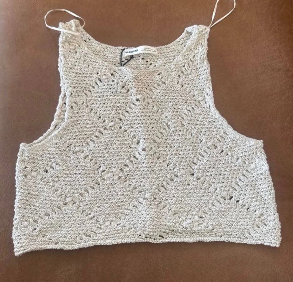 Top bordado color beige/crudo. Totalmente nuevo, con etiqueta. Marca Pull&Bear — foto 1