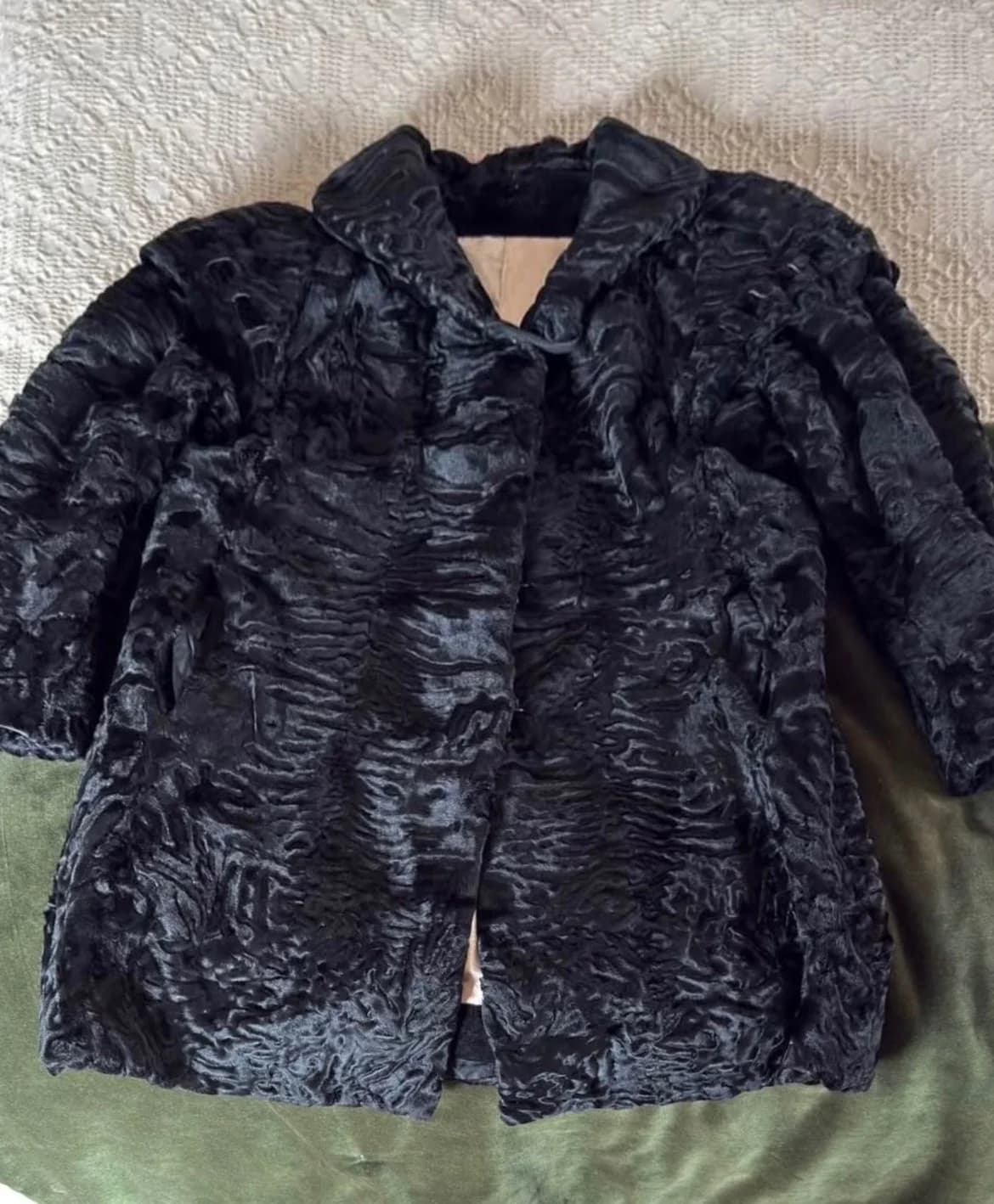 Usado por Francisca Zegers, Abrigo Astracan, talla S
