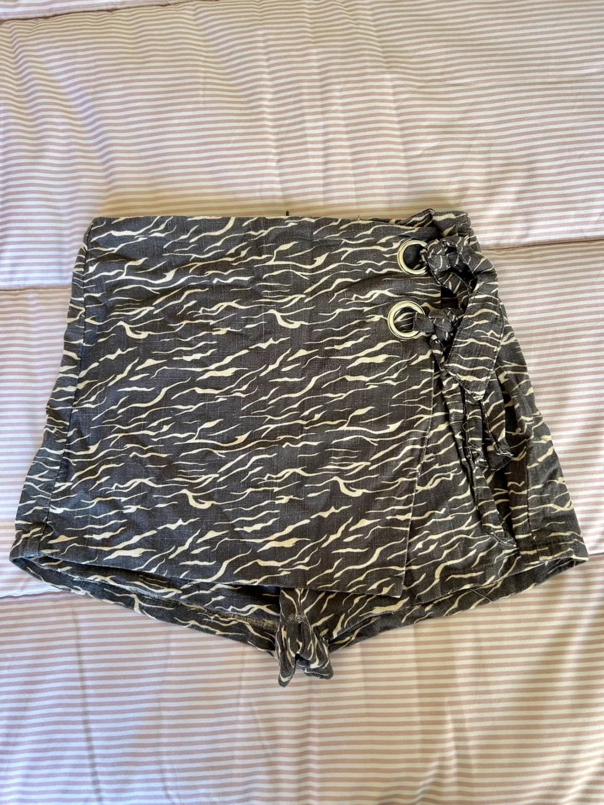 Usado por Elisa Camilo, Falda Short, talla s