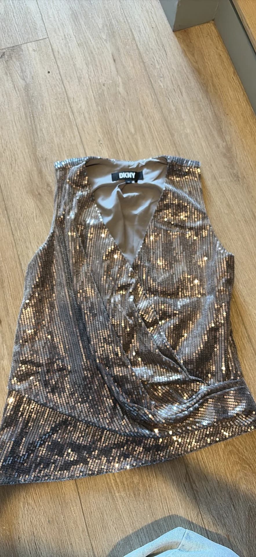Usado por Josefa Wood, Top fiesta DNKY XXS, talla XXS