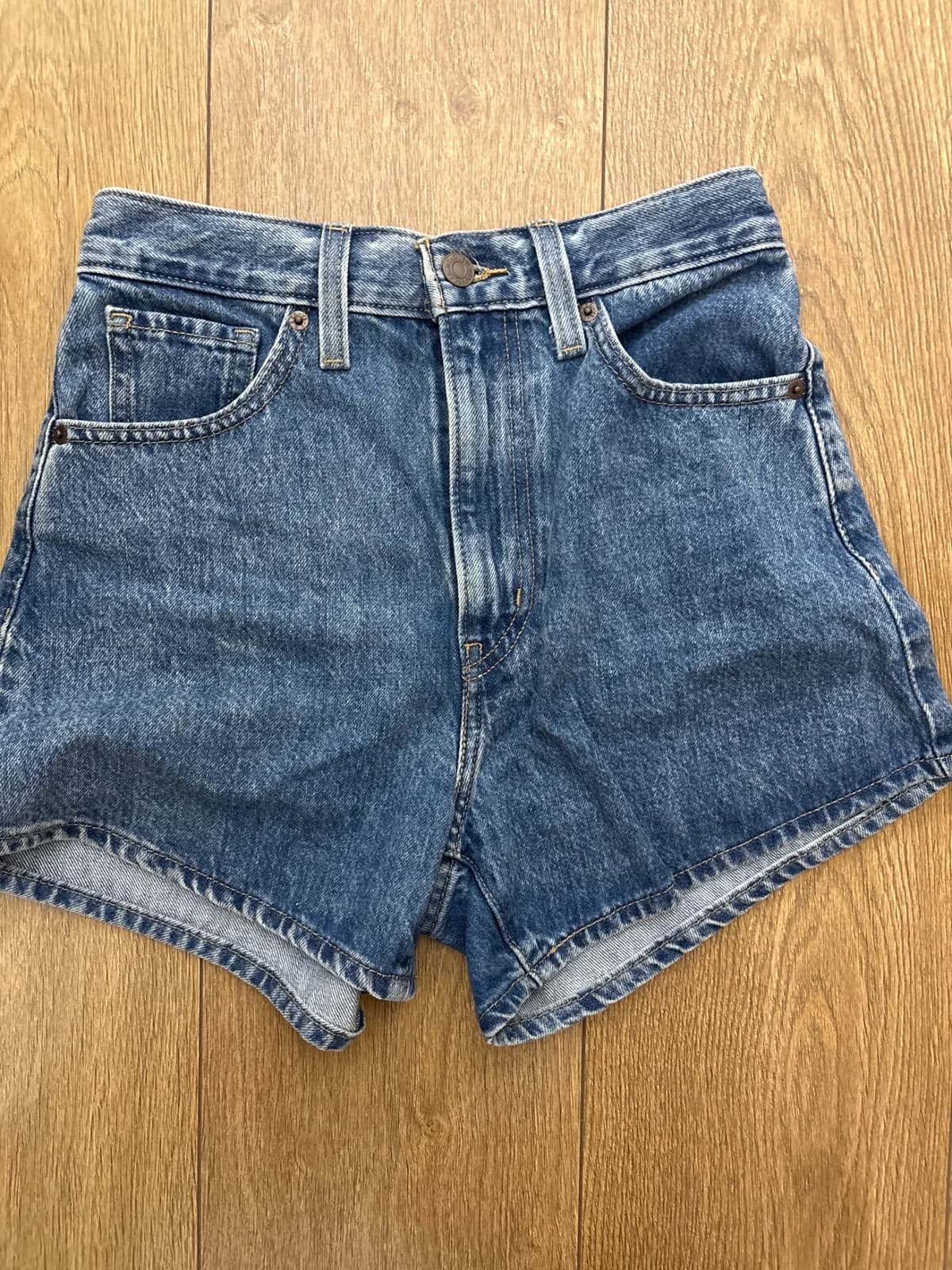 Usado por Florencia Peake, short levi’s , talla 36
