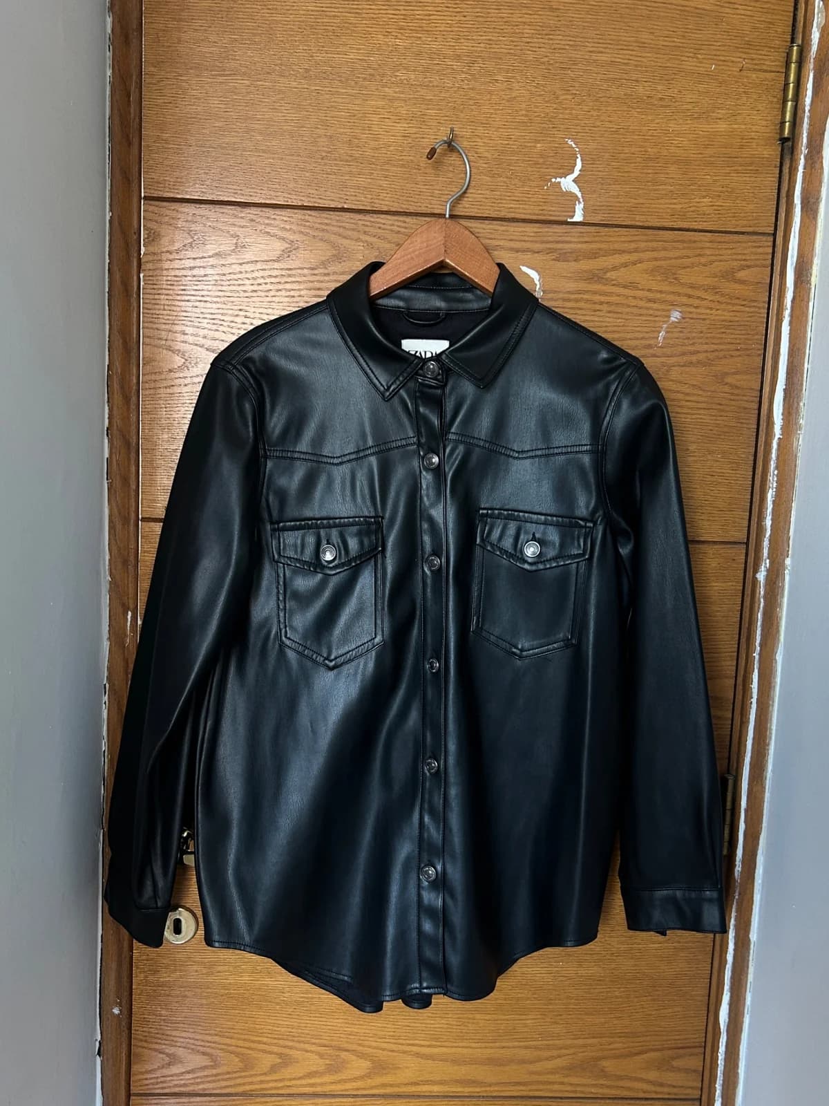 Usado por Josefina Esparza , Chaqueta Cuerina Zara talla L, talla L
