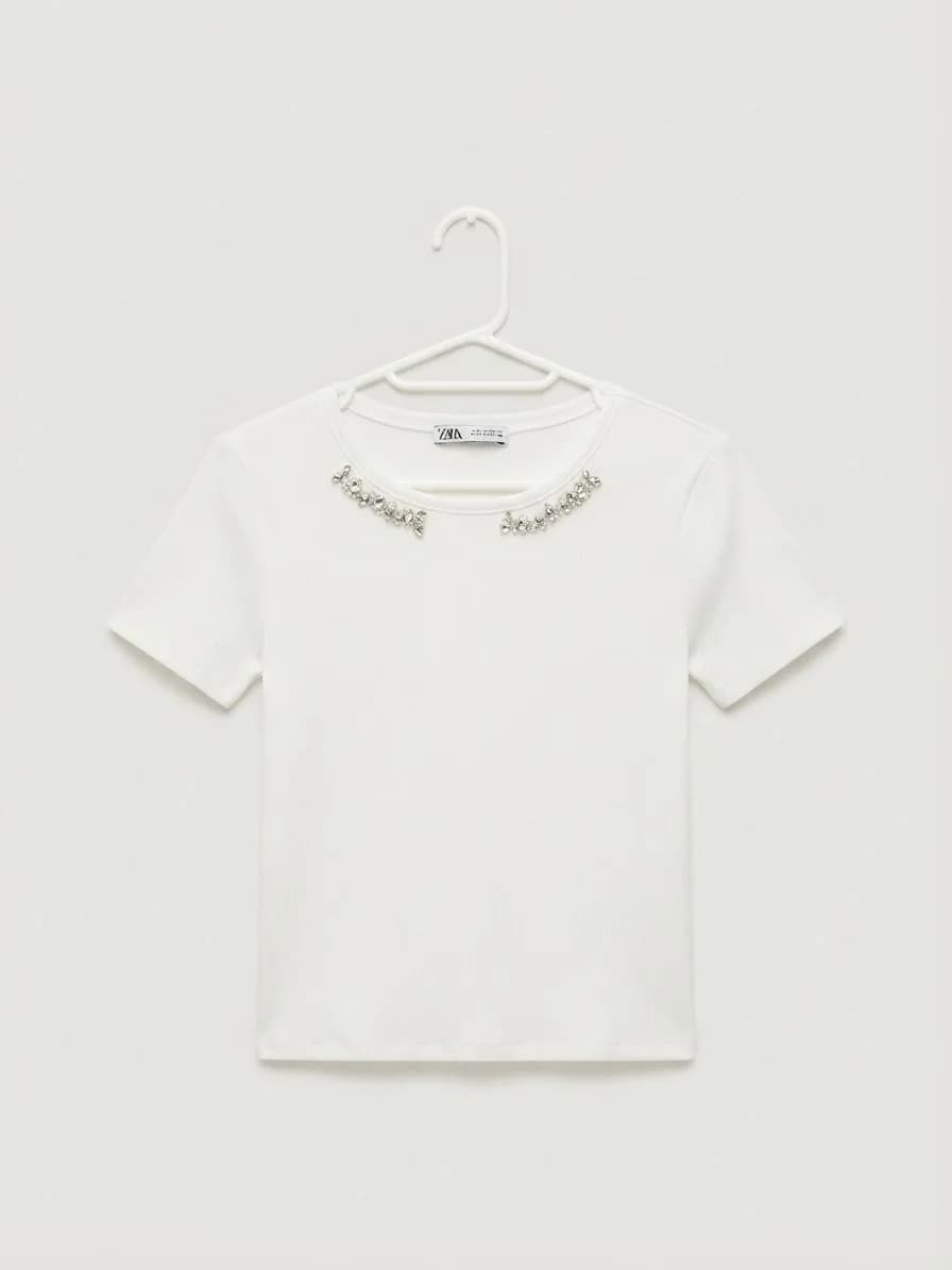 Usado por LAURA MITJANS HOCHFARBER, Polera Blanca Detalles Zara, talla S