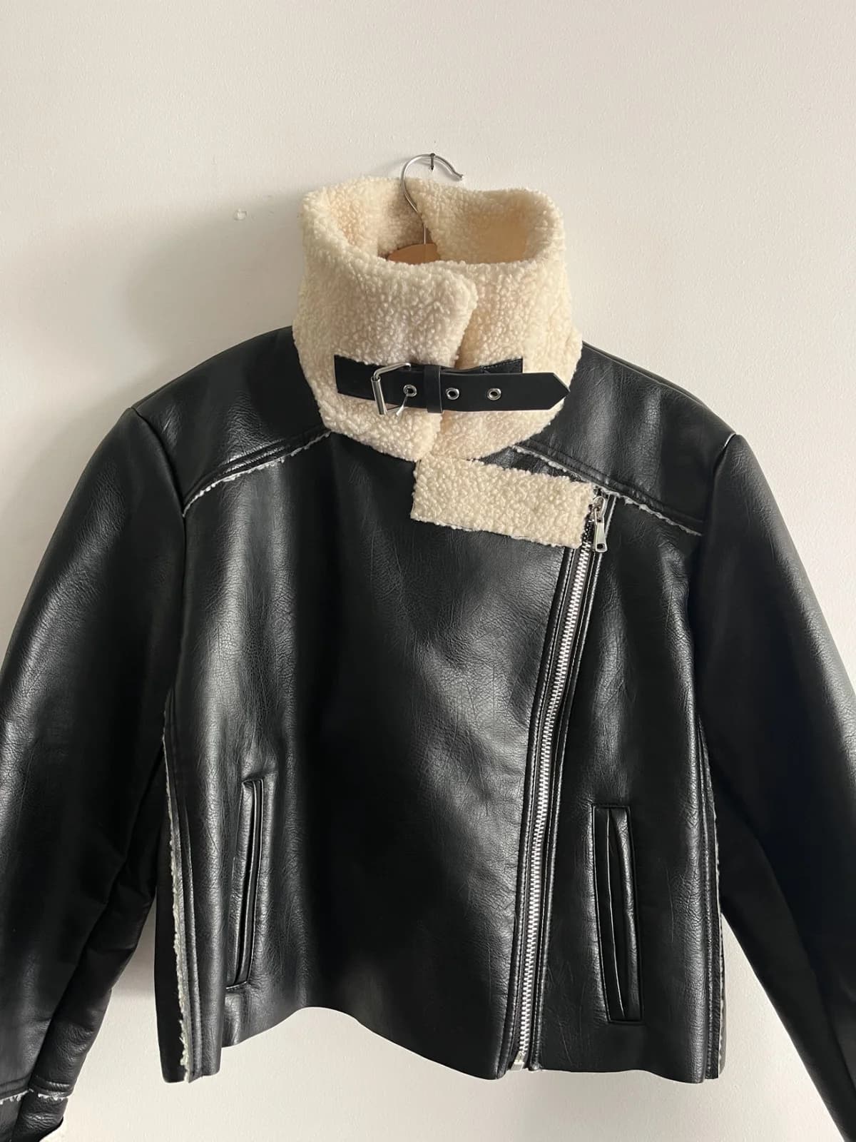 Usado por Camila Briseño, Chaqueta aviadora , talla L