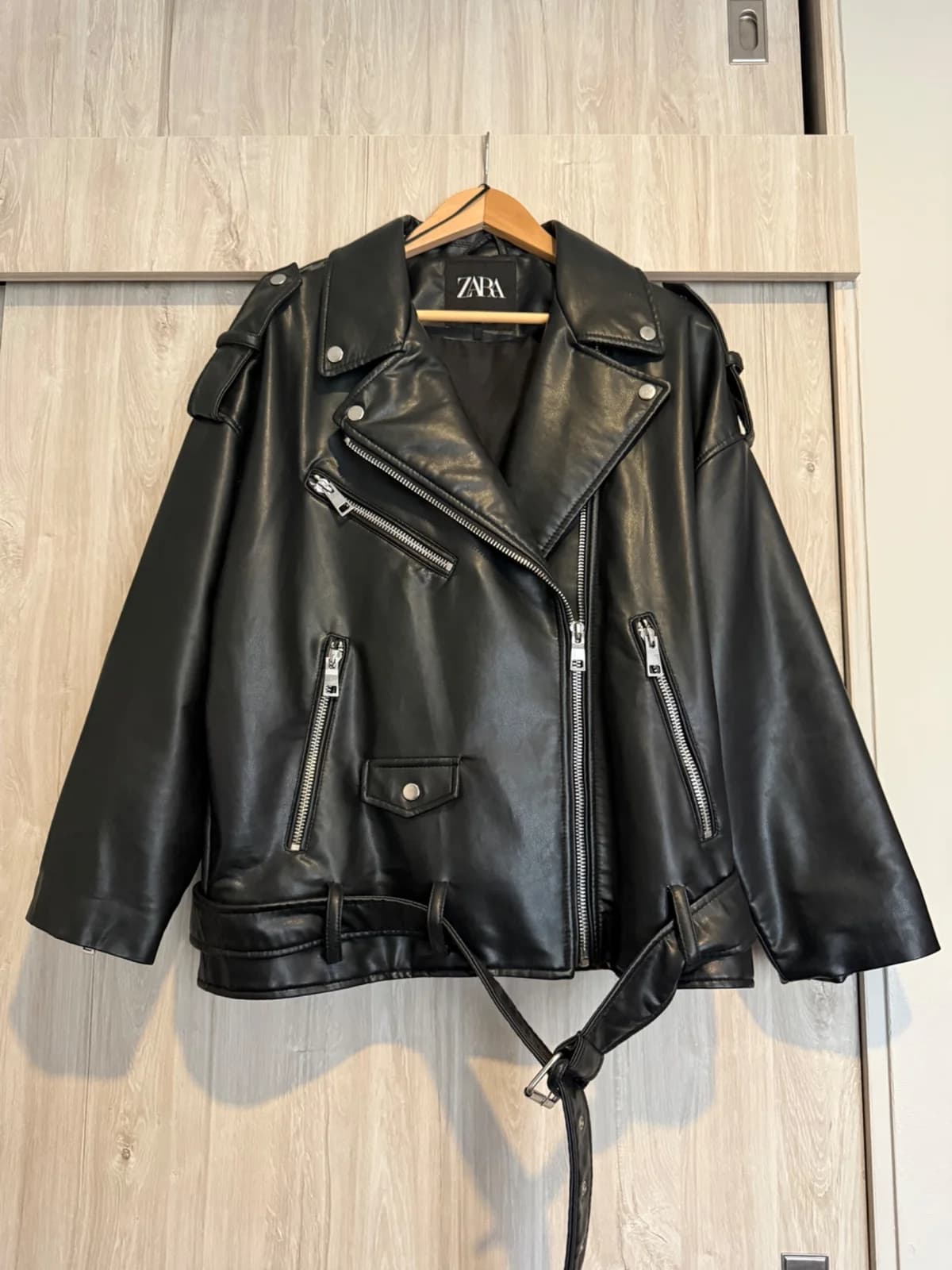 Usado por Pía Delgado Álvarez, Chaqueta Zara ecocuero, talla L